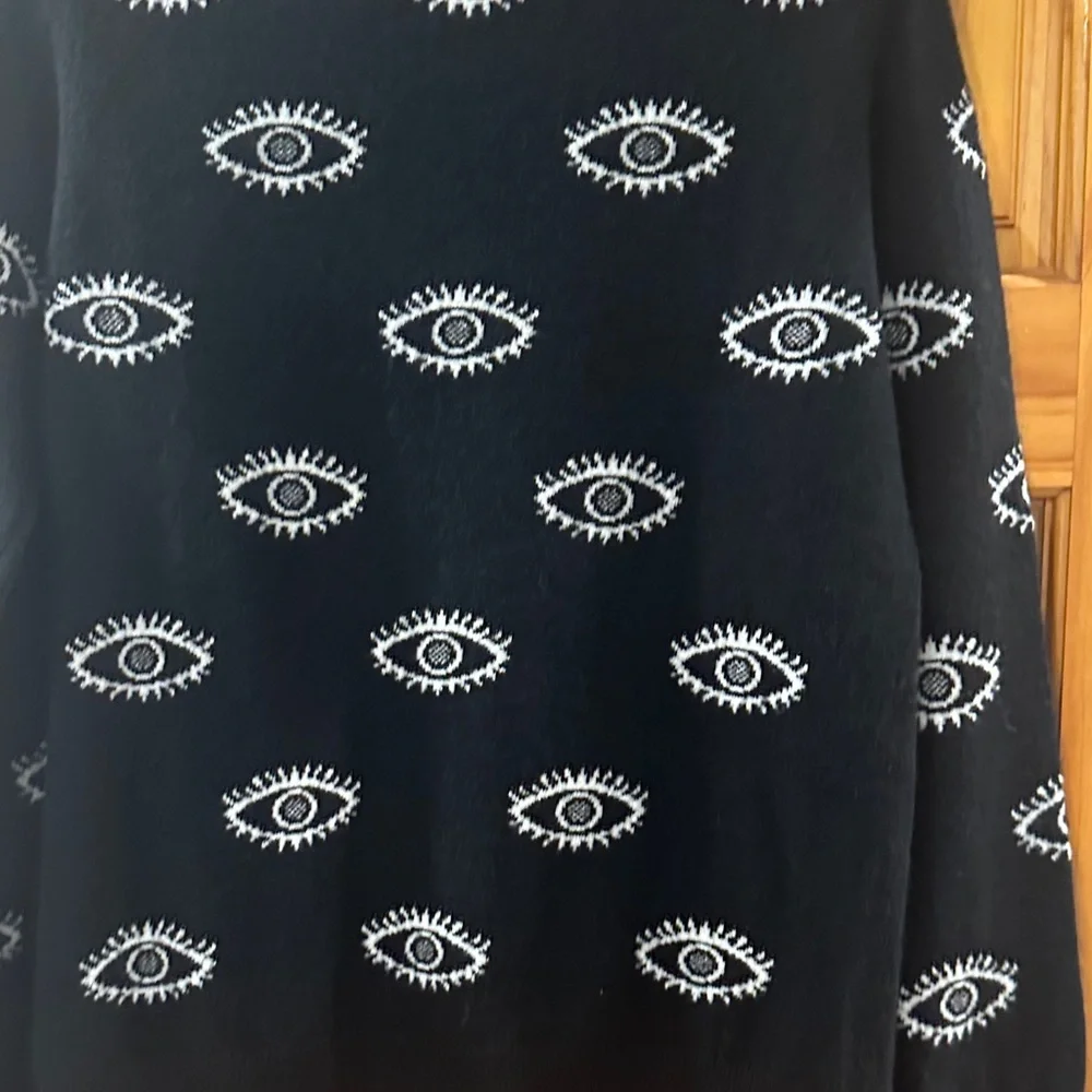 Stylish Black Sweater with Eye Pattern - Picture 3 of 3